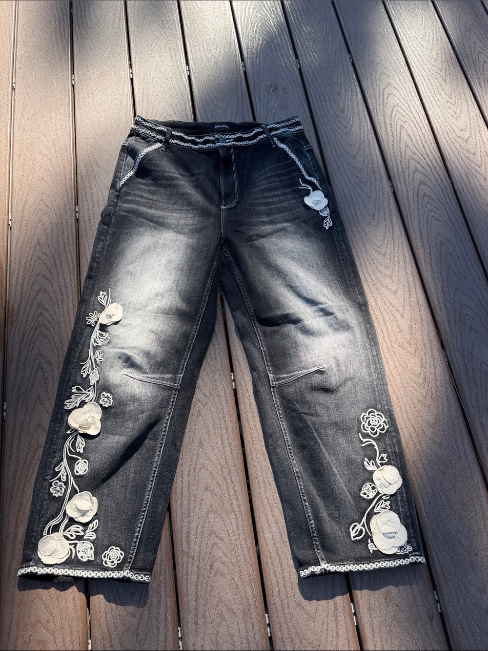 Driftwood Barbara Black Floral Embroidered Jeans Size 29 NWOT